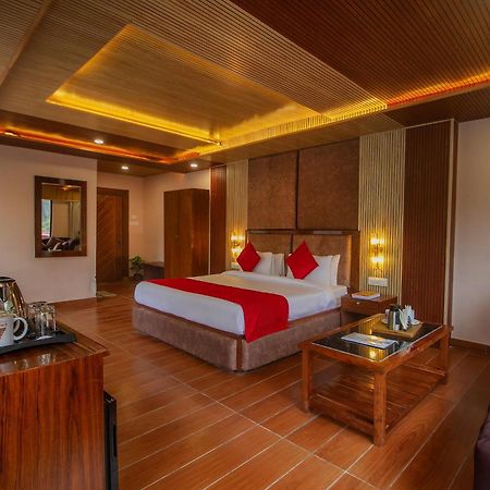 Amritara The Avadh Hotel Бадринат Екстериор снимка
