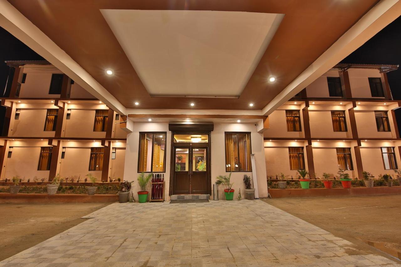 Amritara The Avadh Hotel Бадринат Екстериор снимка