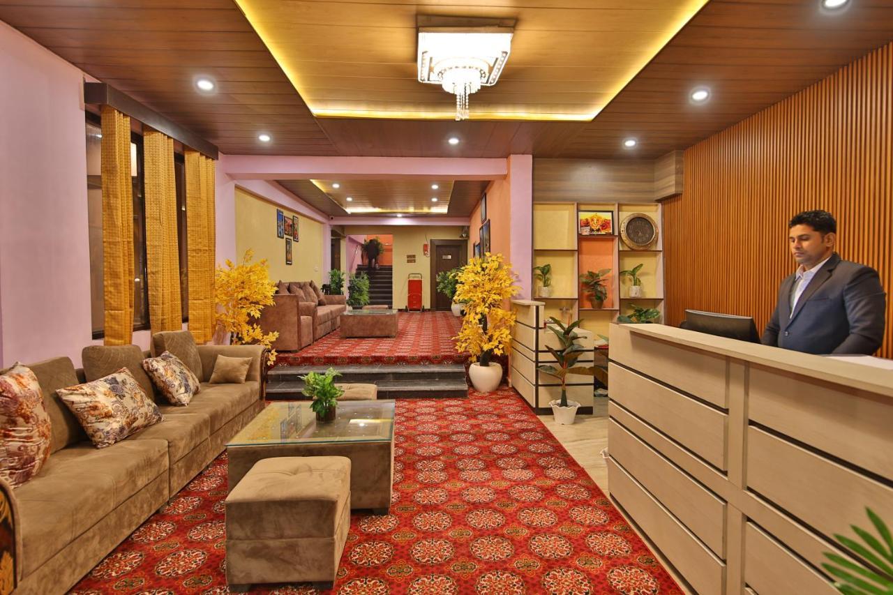 Amritara The Avadh Hotel Бадринат Екстериор снимка