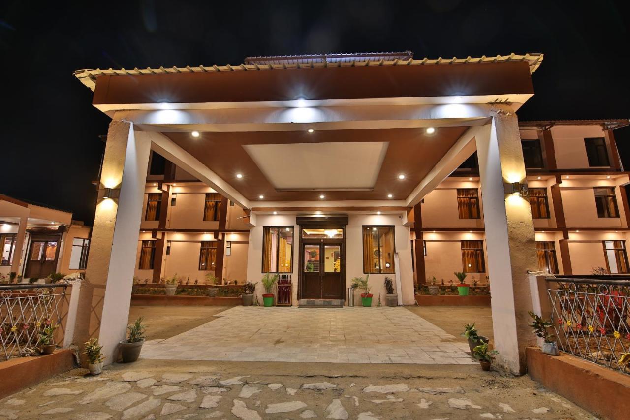 Amritara The Avadh Hotel Бадринат Екстериор снимка