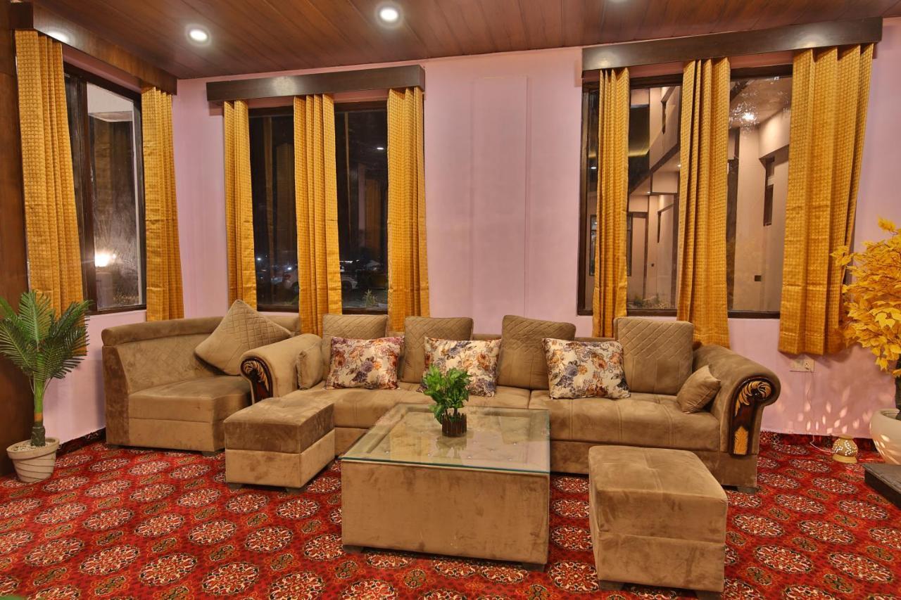 Amritara The Avadh Hotel Бадринат Екстериор снимка