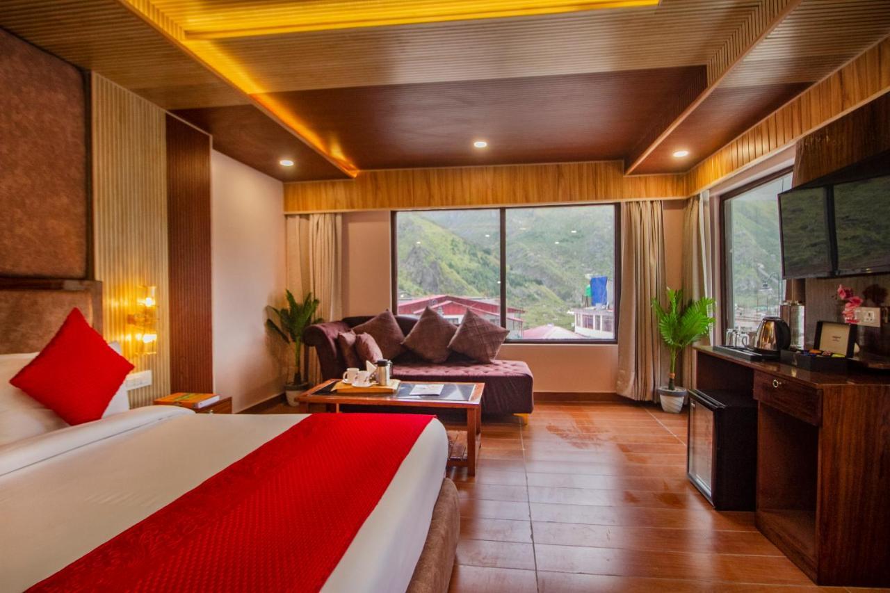 Amritara The Avadh Hotel Бадринат Екстериор снимка
