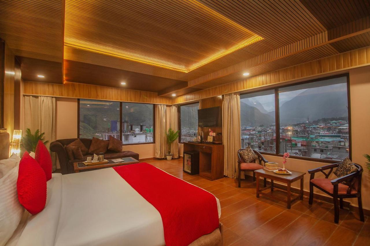 Amritara The Avadh Hotel Бадринат Екстериор снимка