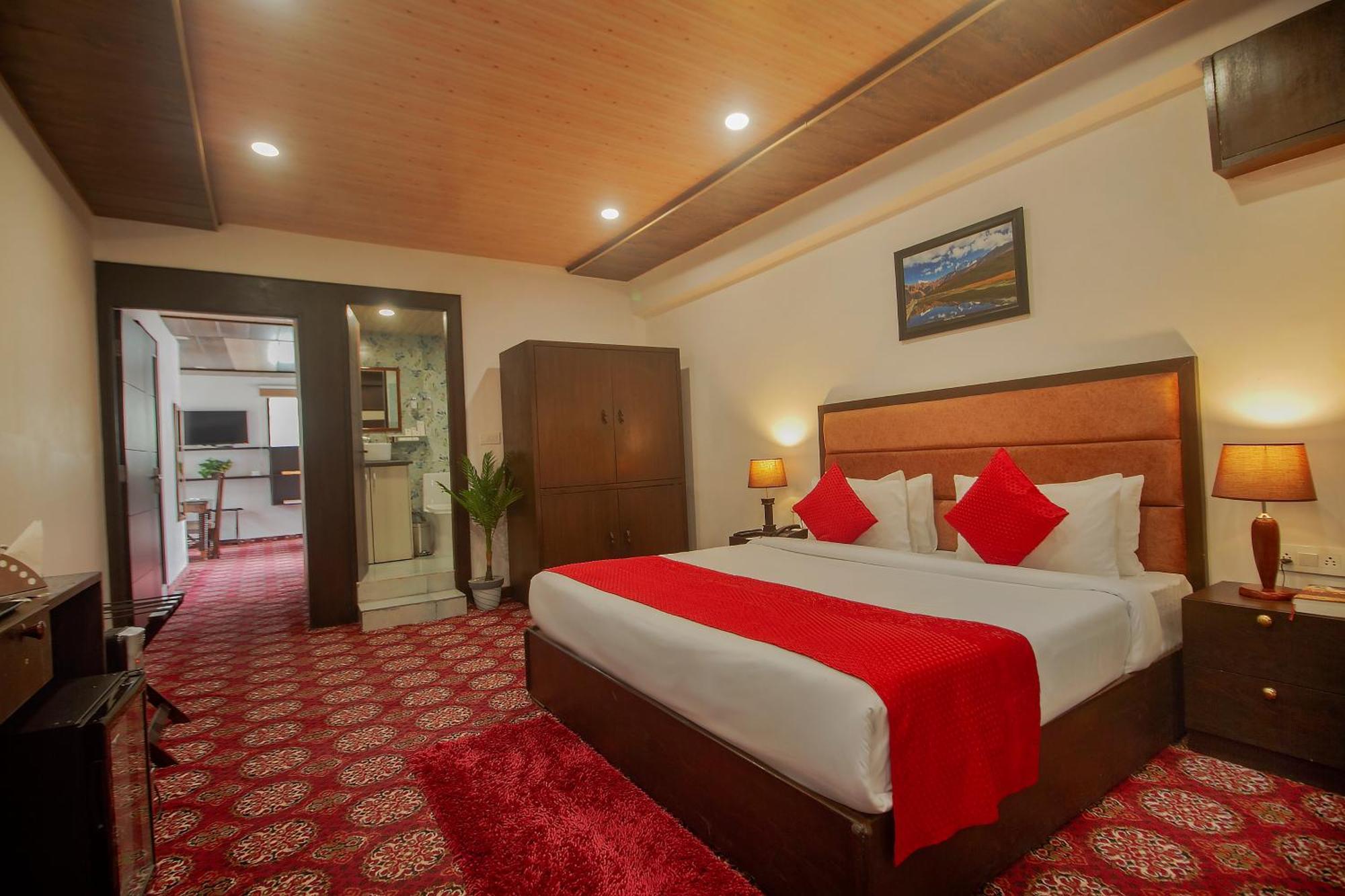 Amritara The Avadh Hotel Бадринат Екстериор снимка