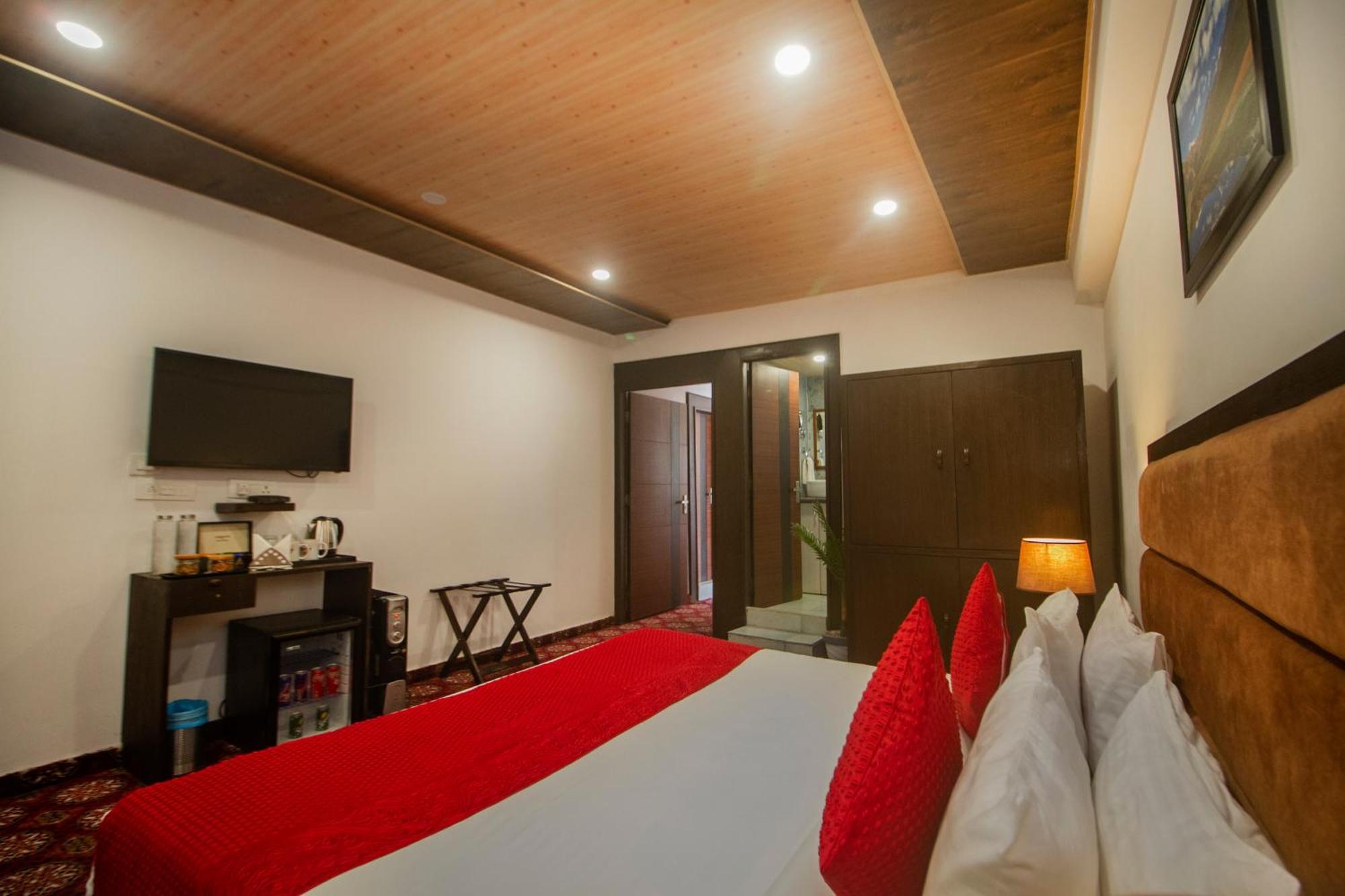 Amritara The Avadh Hotel Бадринат Екстериор снимка
