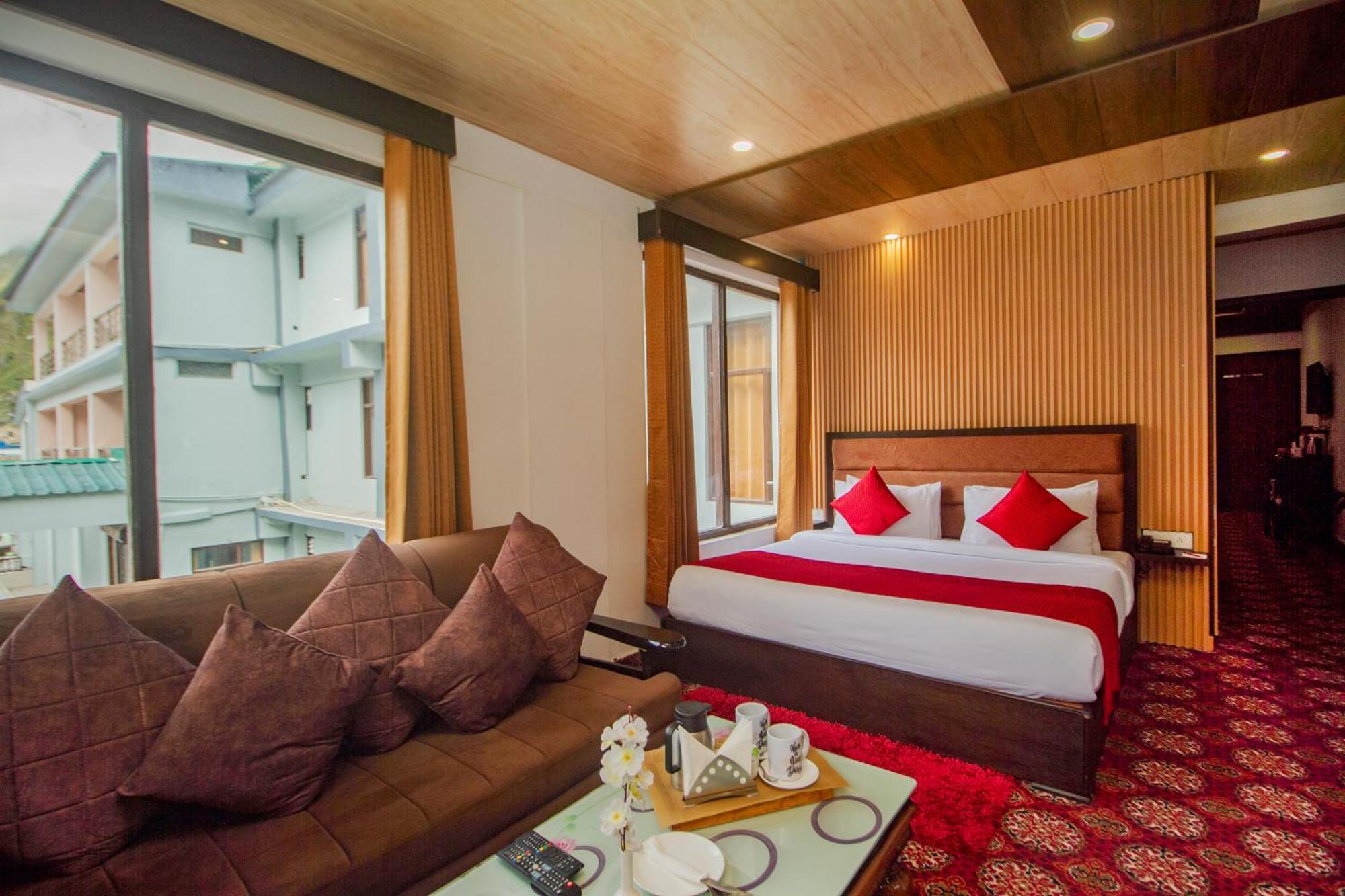 Amritara The Avadh Hotel Бадринат Екстериор снимка