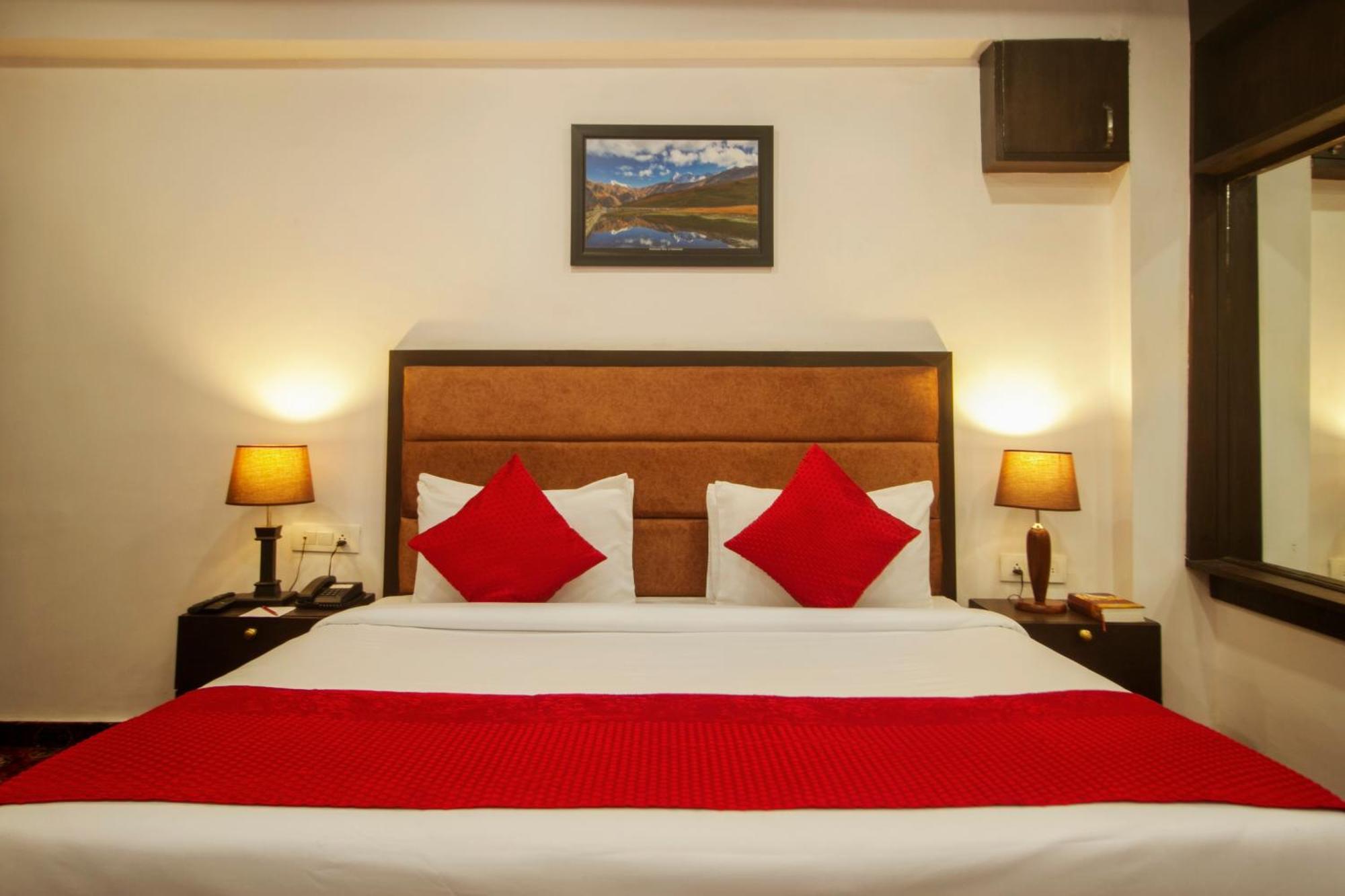 Amritara The Avadh Hotel Бадринат Екстериор снимка