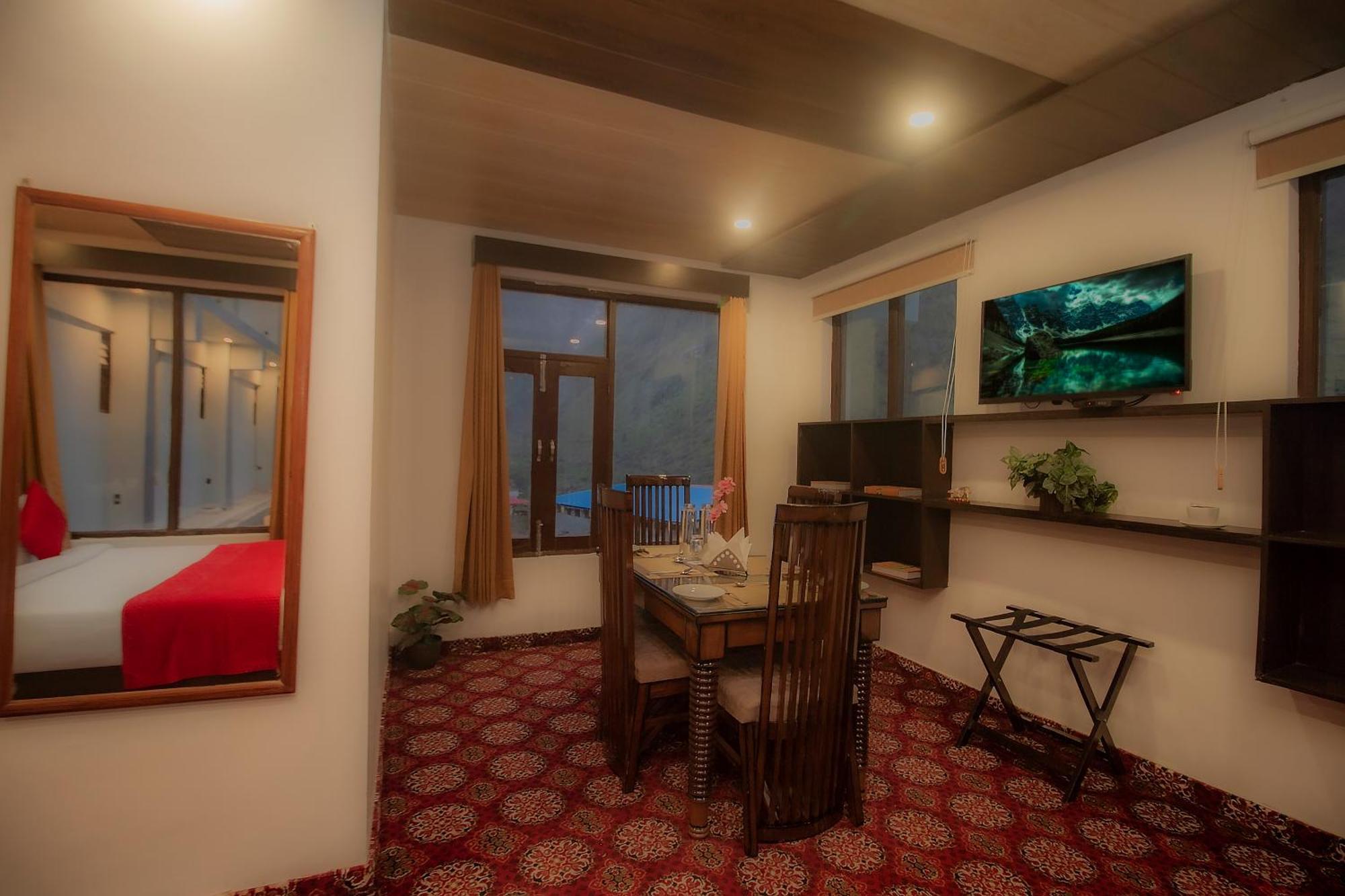 Amritara The Avadh Hotel Бадринат Екстериор снимка