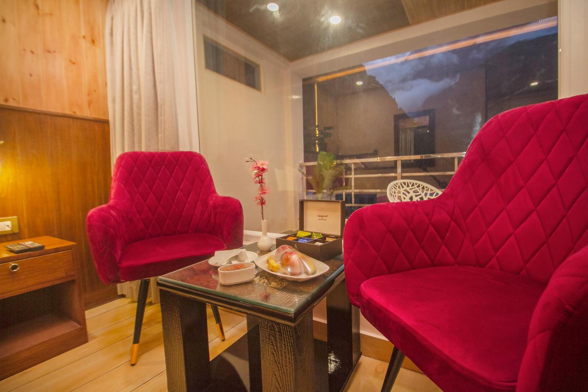 Amritara The Avadh Hotel Бадринат Екстериор снимка