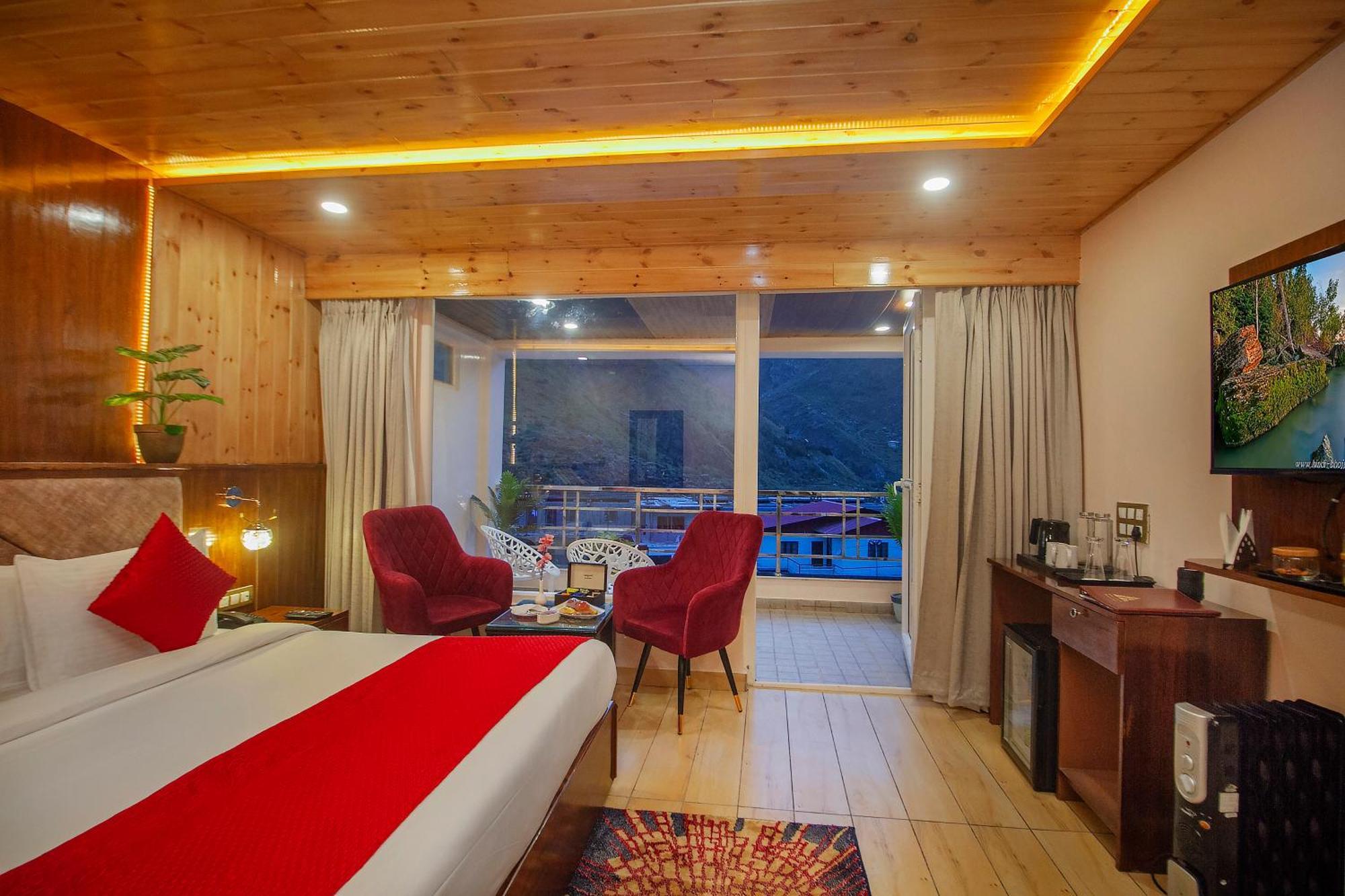 Amritara The Avadh Hotel Бадринат Екстериор снимка