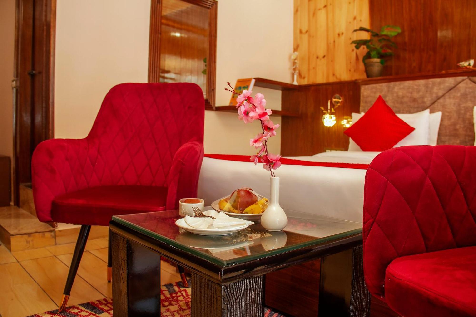 Amritara The Avadh Hotel Бадринат Екстериор снимка