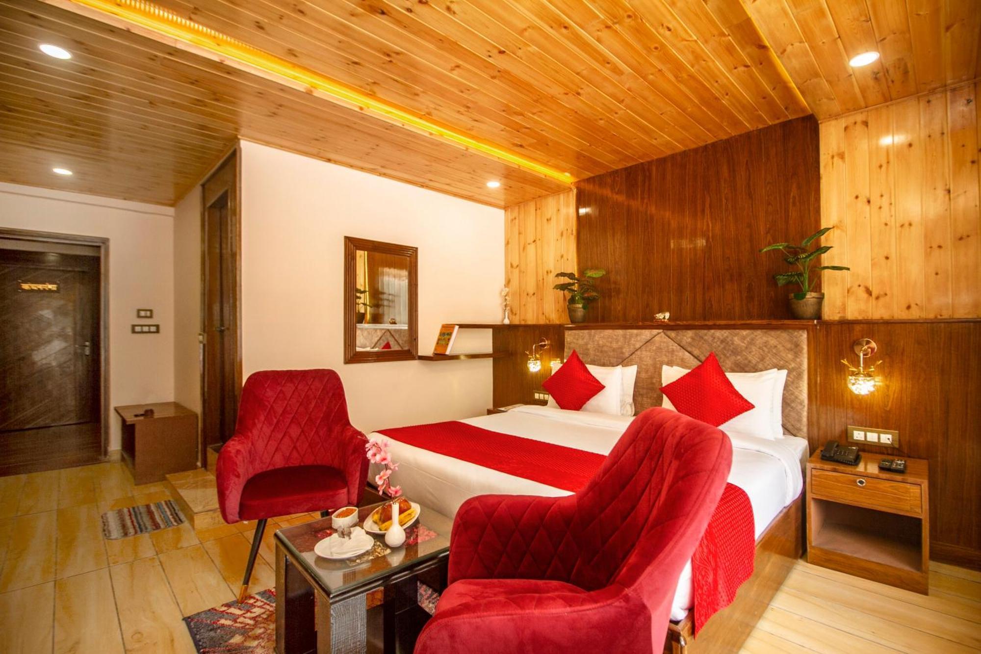Amritara The Avadh Hotel Бадринат Екстериор снимка