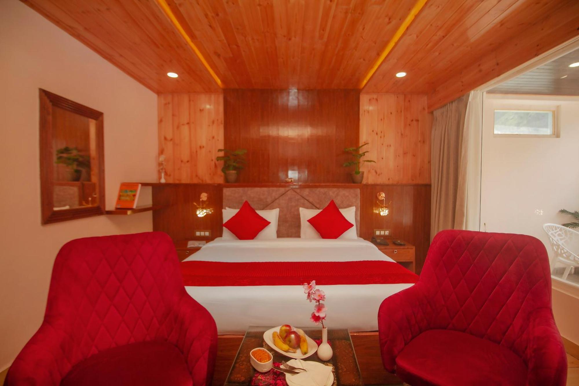 Amritara The Avadh Hotel Бадринат Екстериор снимка