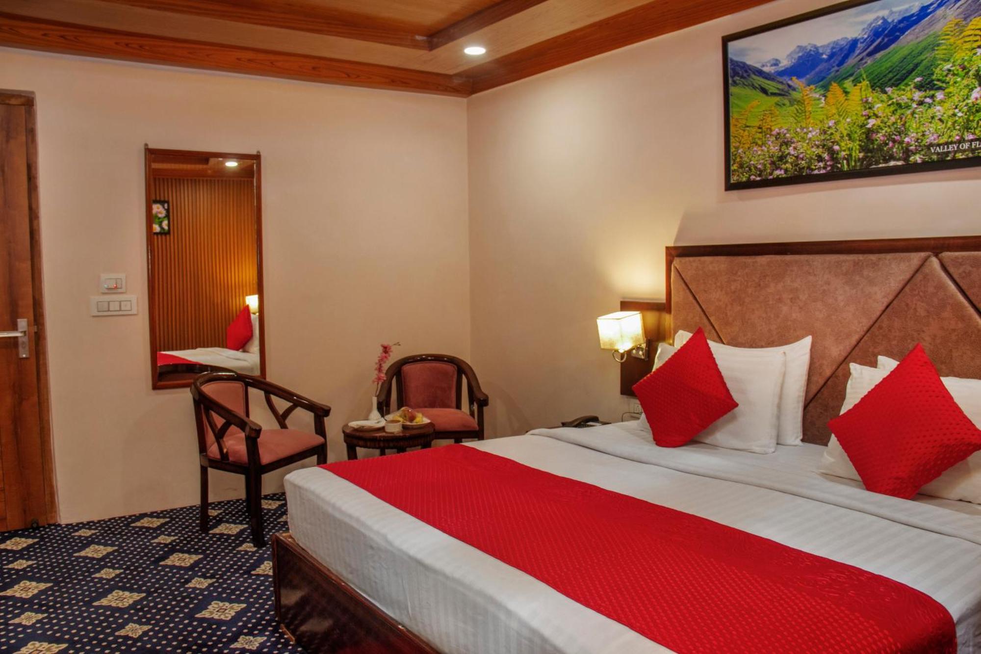 Amritara The Avadh Hotel Бадринат Екстериор снимка