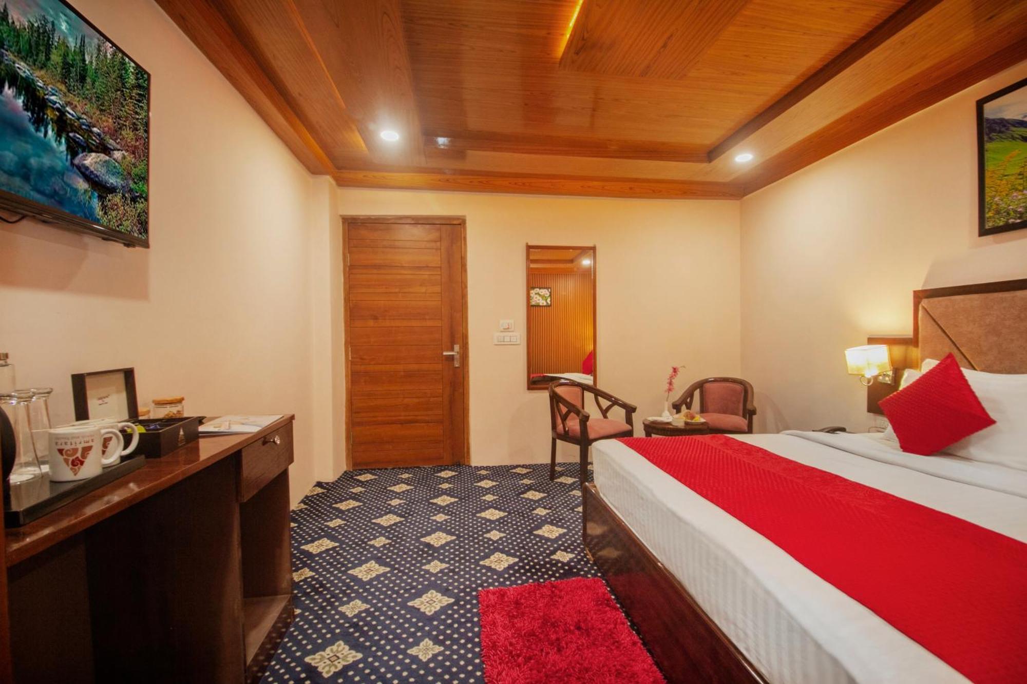 Amritara The Avadh Hotel Бадринат Екстериор снимка