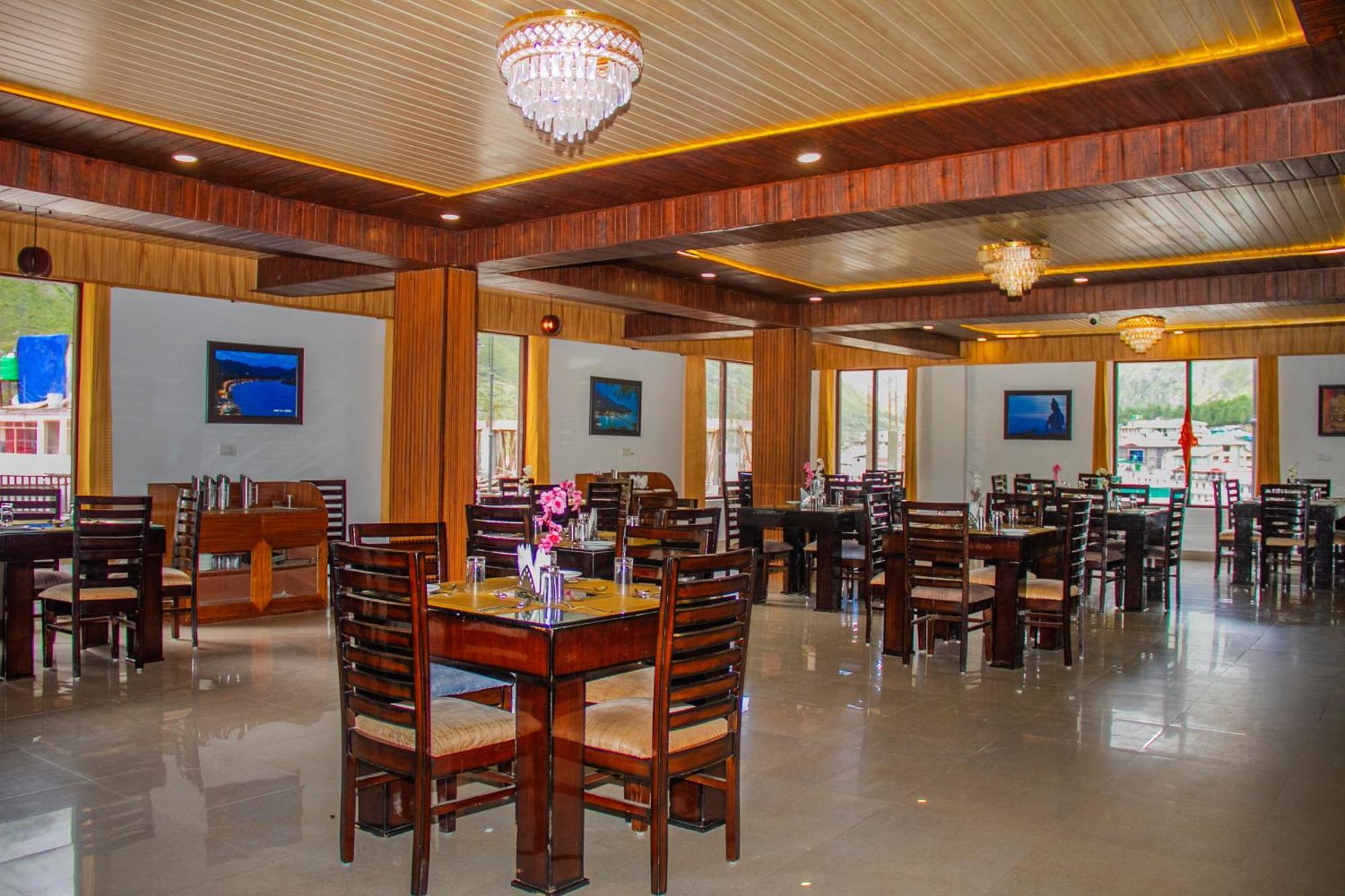Amritara The Avadh Hotel Бадринат Екстериор снимка