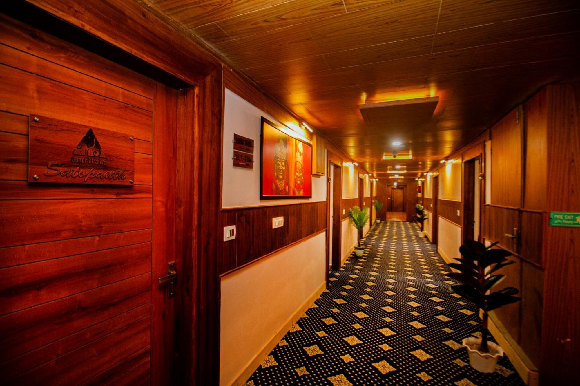 Amritara The Avadh Hotel Бадринат Екстериор снимка