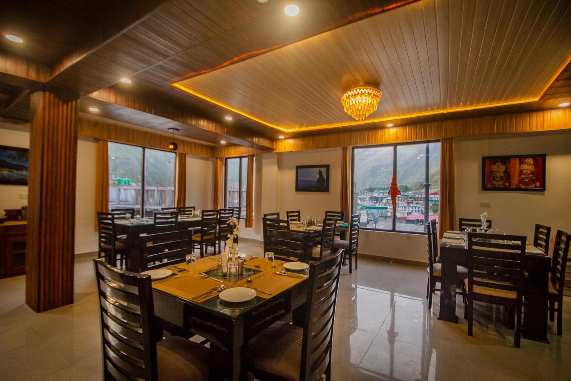 Amritara The Avadh Hotel Бадринат Екстериор снимка