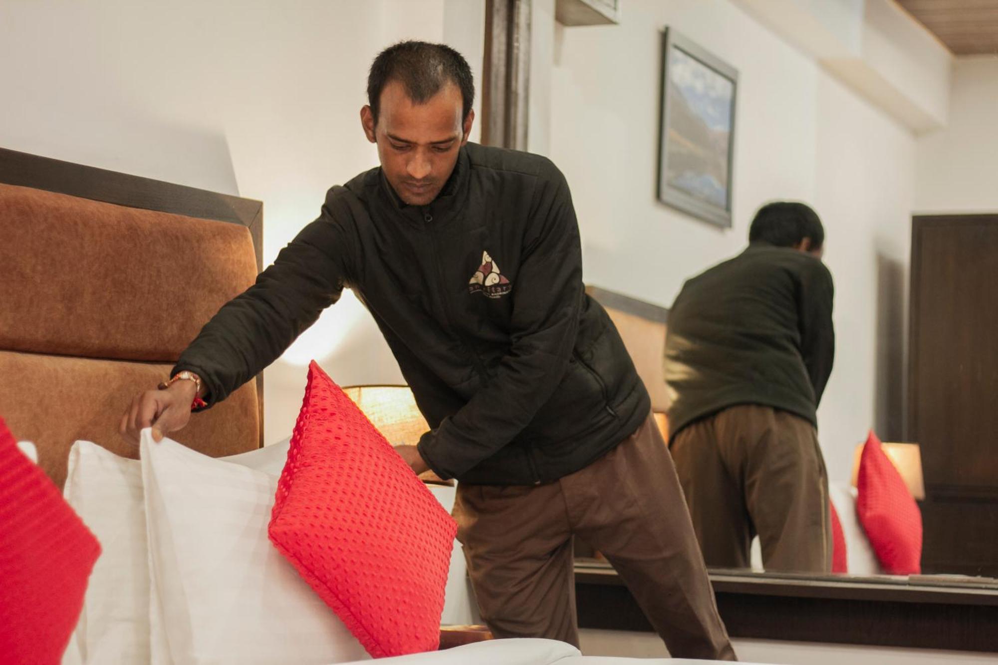 Amritara The Avadh Hotel Бадринат Екстериор снимка