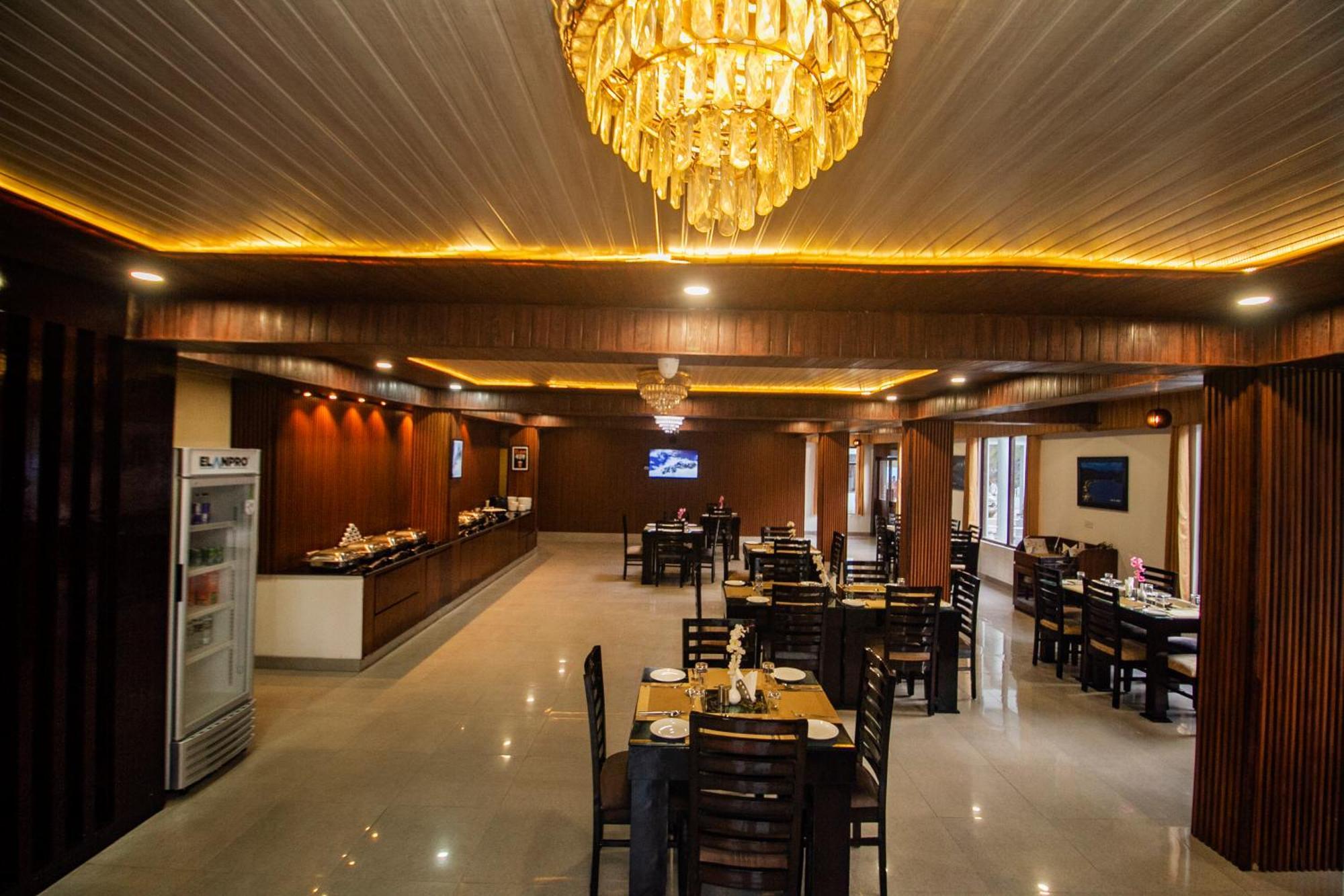Amritara The Avadh Hotel Бадринат Екстериор снимка