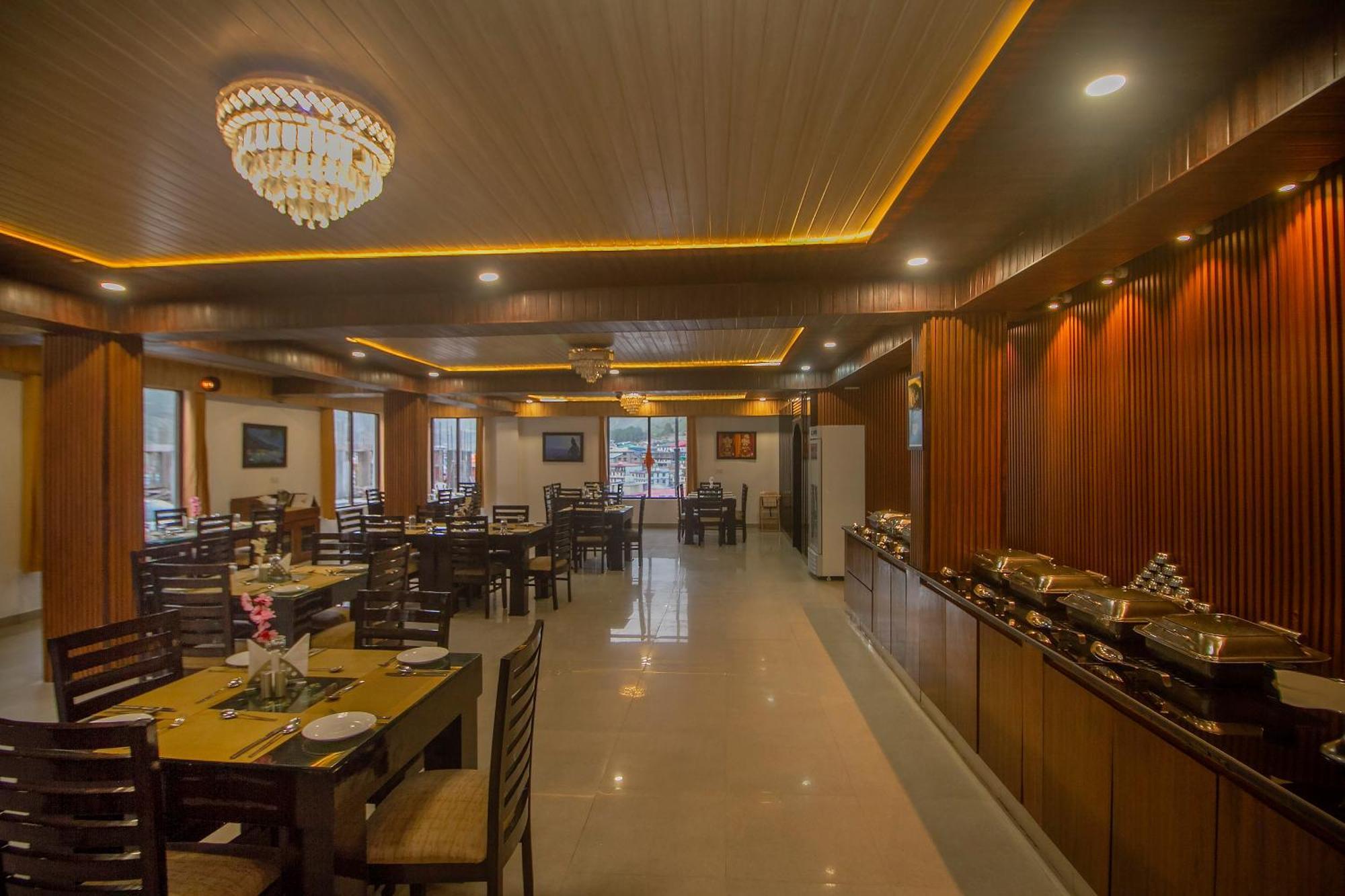 Amritara The Avadh Hotel Бадринат Екстериор снимка