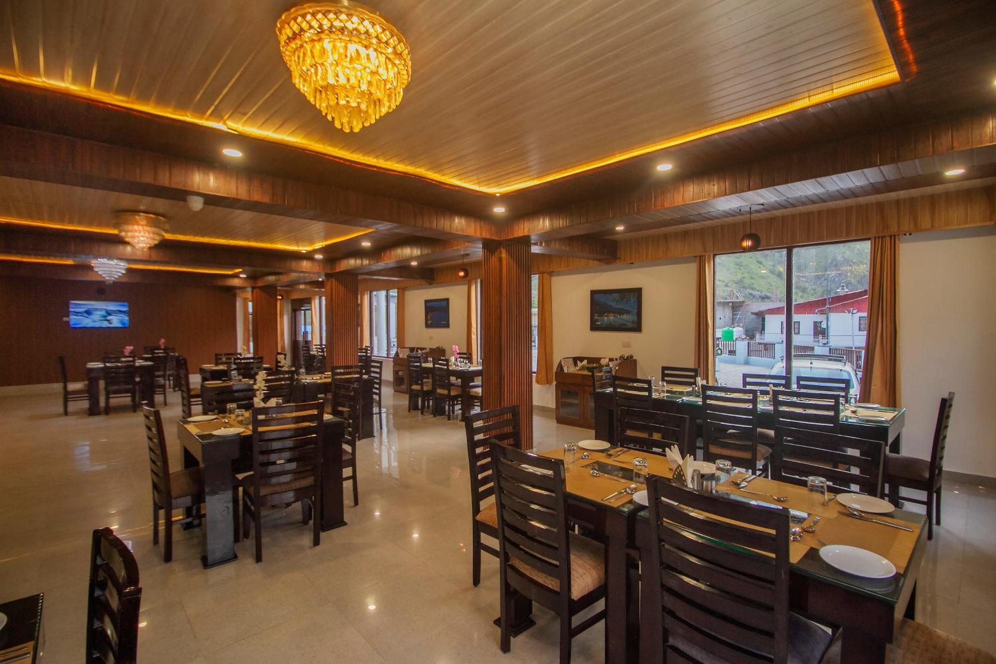 Amritara The Avadh Hotel Бадринат Екстериор снимка