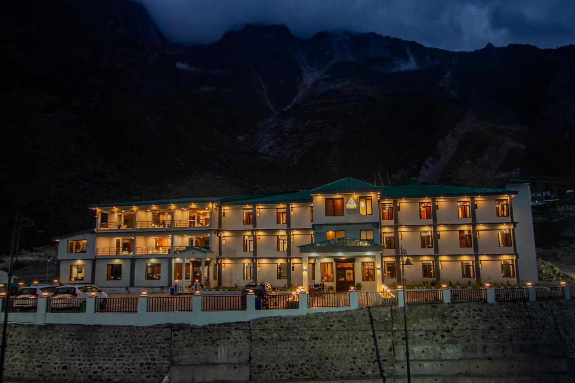 Amritara The Avadh Hotel Бадринат Екстериор снимка